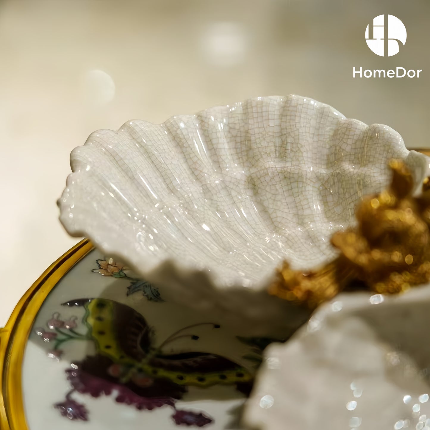Elegant Hues of European Palaces Gilded Chroma Shell Shaped Porcelain Decorative Dishes/Platters