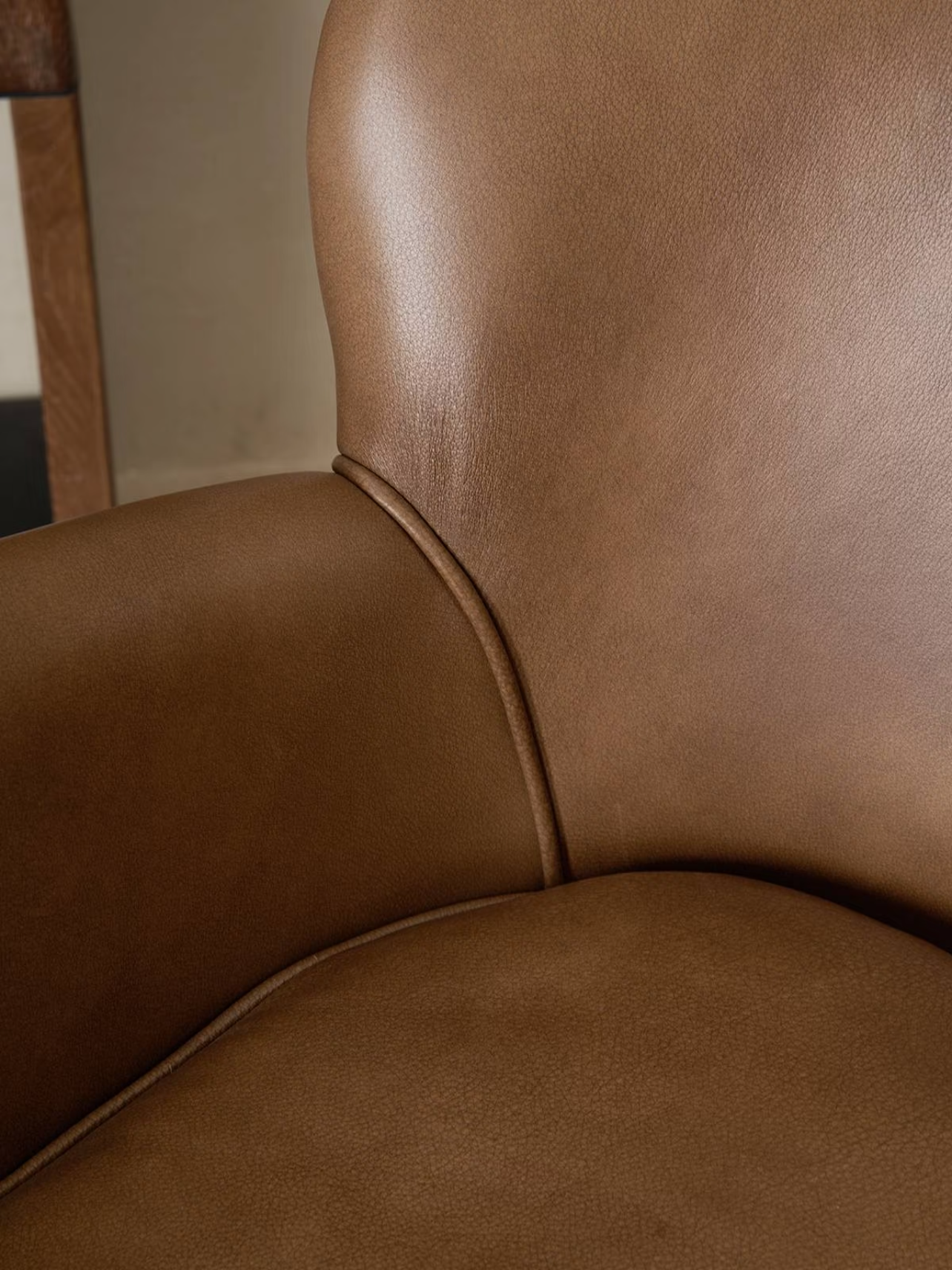 Vintage Baroque Inspired Leather Comfortable Leisure Lounge Chair