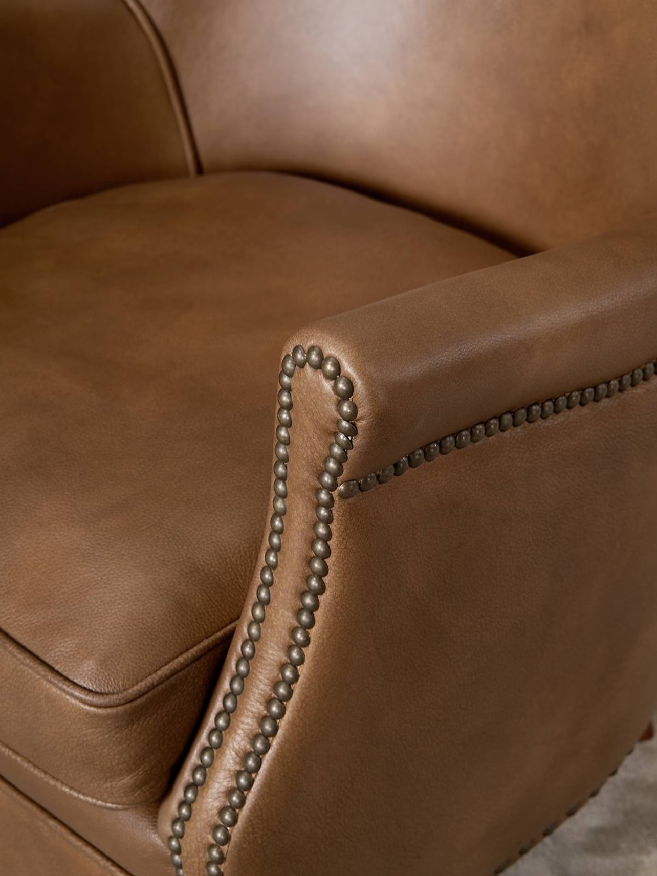 Vintage Baroque Inspired Leather Comfortable Leisure Lounge Chair