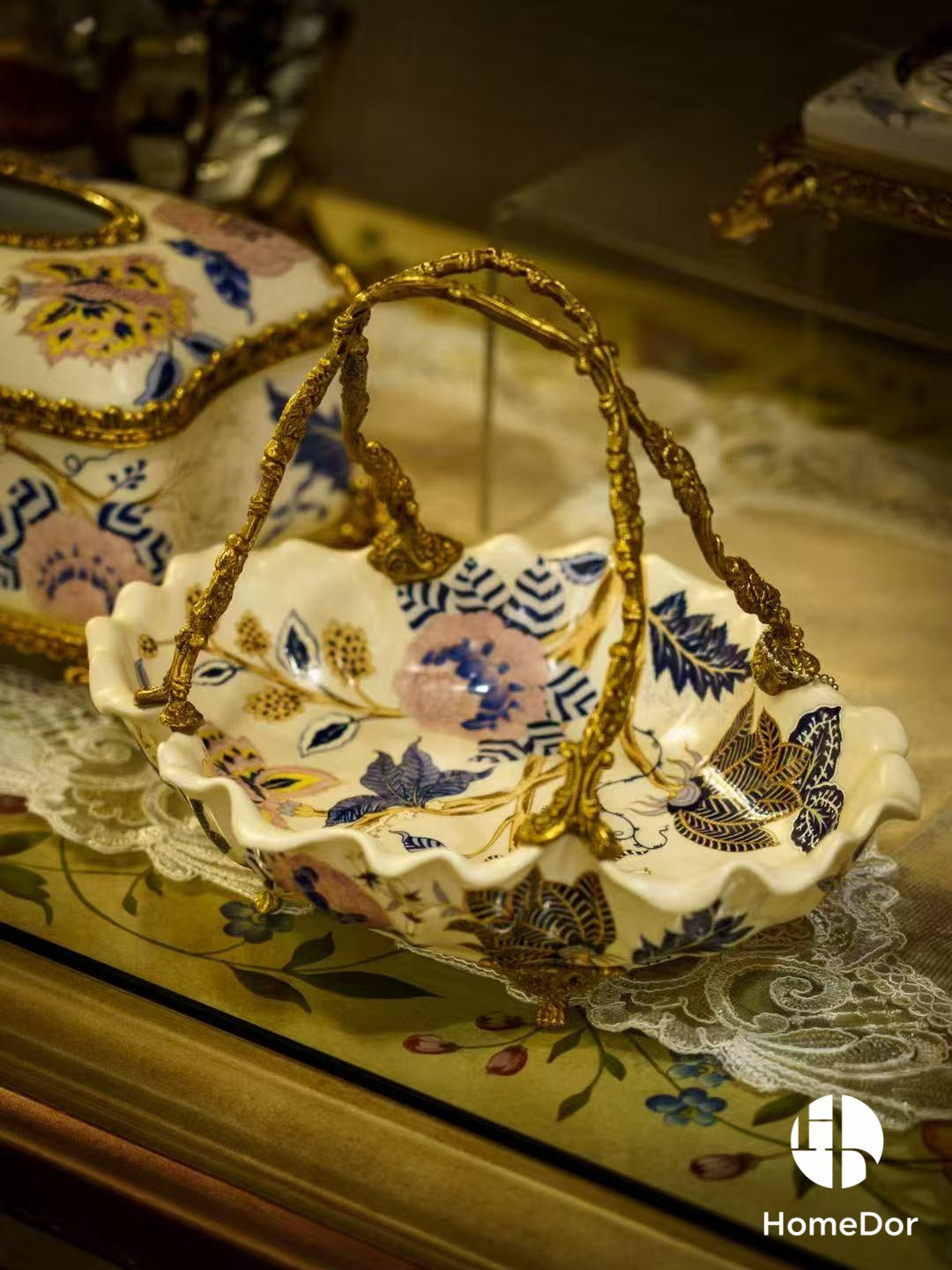 Artistic_Pink_Blue_Porcelain_Lustrous_Brass_Elegance_Table_Decor_Sets7