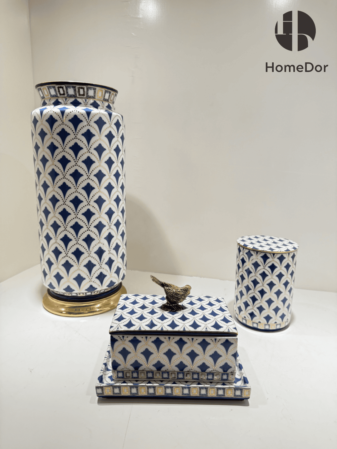 Exquisite Blue and White Porcelain Table Decor Set with Geometric Patterns and Golden Accents
6