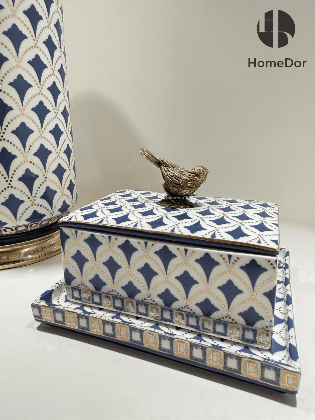 Exquisite Blue and White Porcelain Table Decor Set with Geometric Patterns and Golden Accents
7