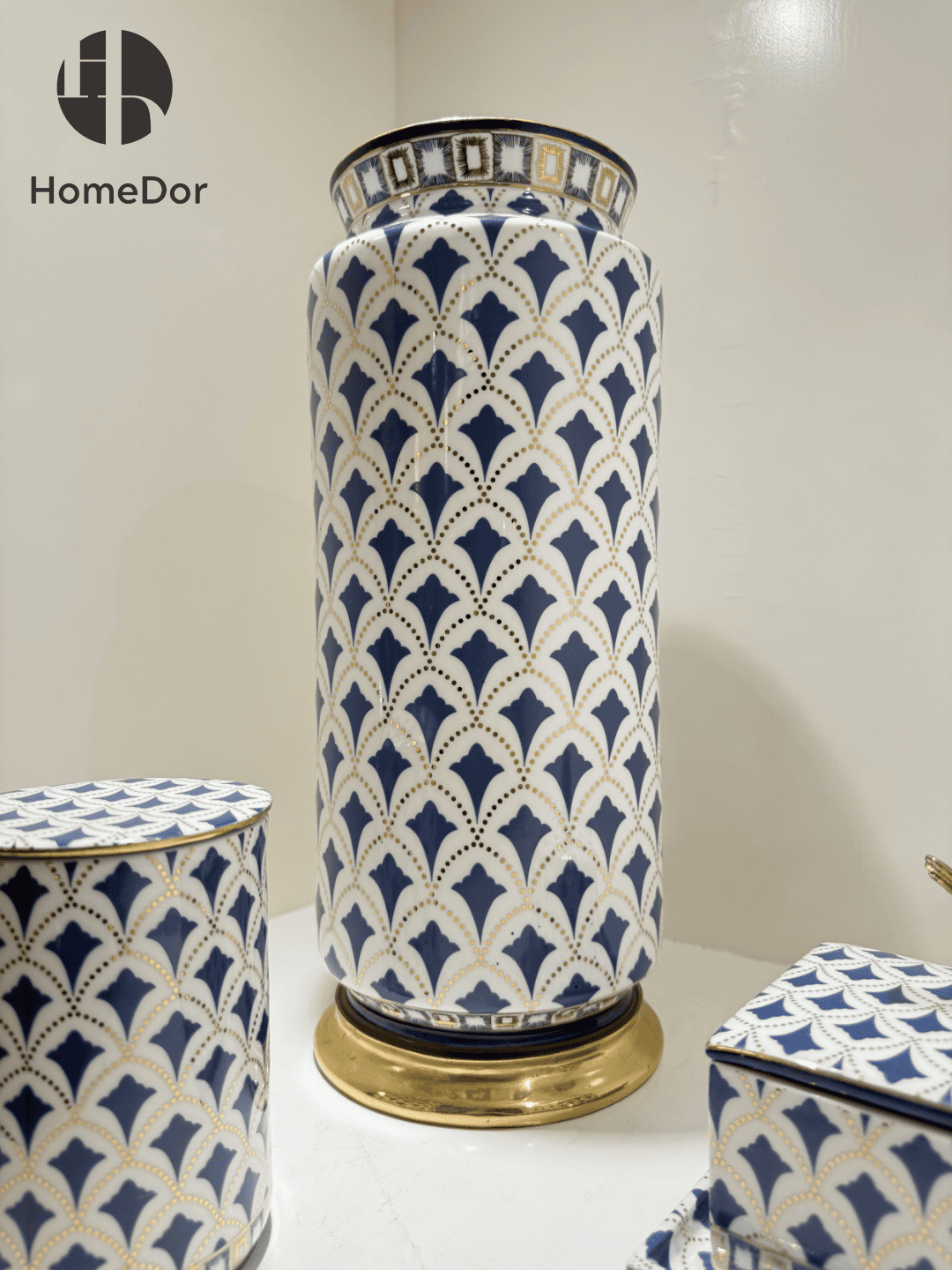Exquisite Blue and White Porcelain Table Decor Set with Geometric Patterns and Golden Accents
8