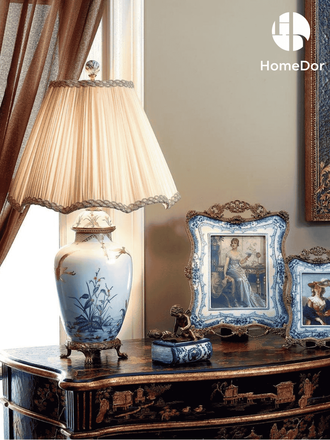 HomeDor × FH&Home | Elegant Gold - painted Crane Porcelain Table Lamp1