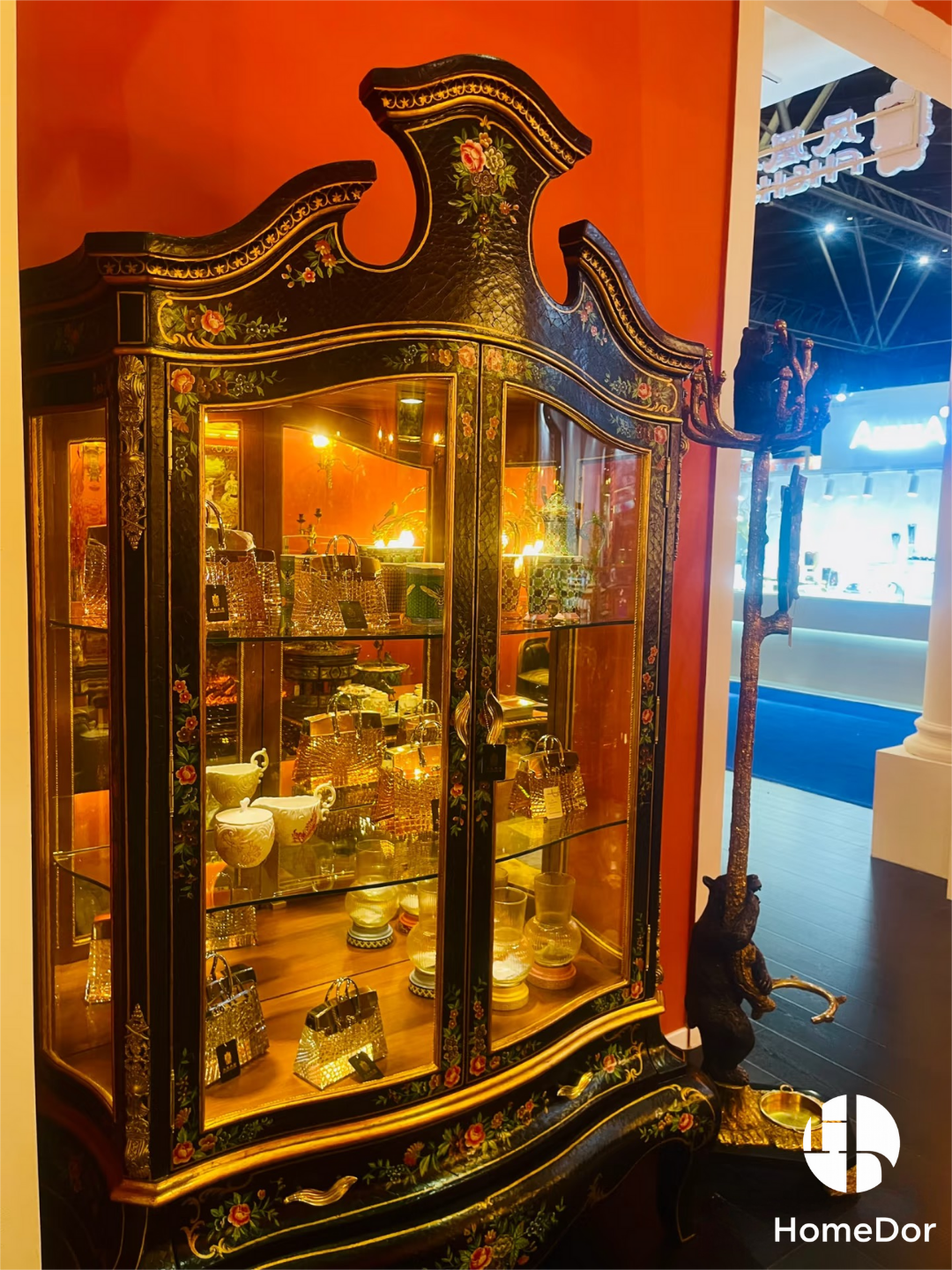 HomeDor × FH&Home | Vitrina Rococó Craquelure Roses