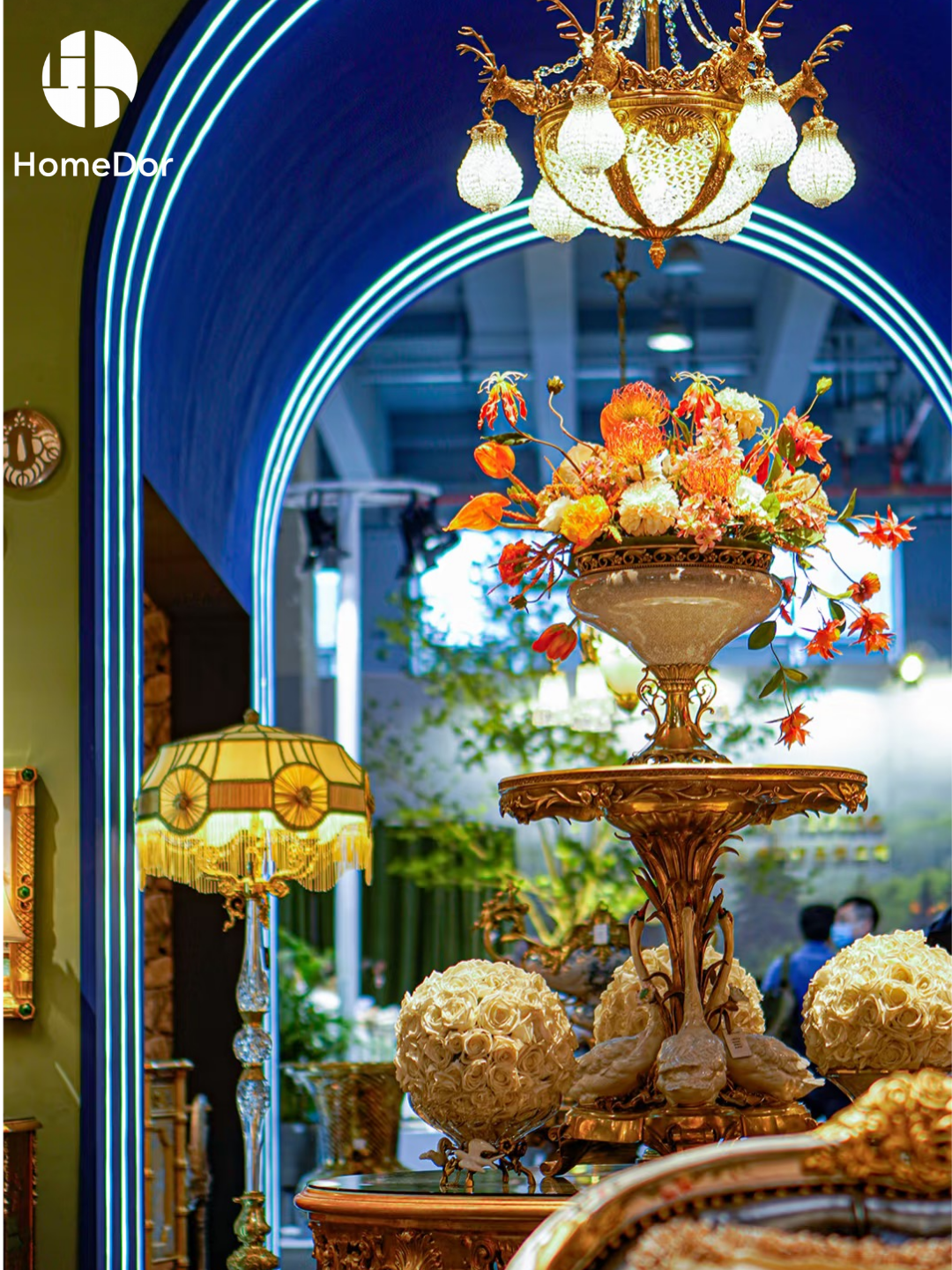 HomeDor × FH&Home | Lámpara de araña de cristal con cabeza de ciervo de latón de estilo neobarroco