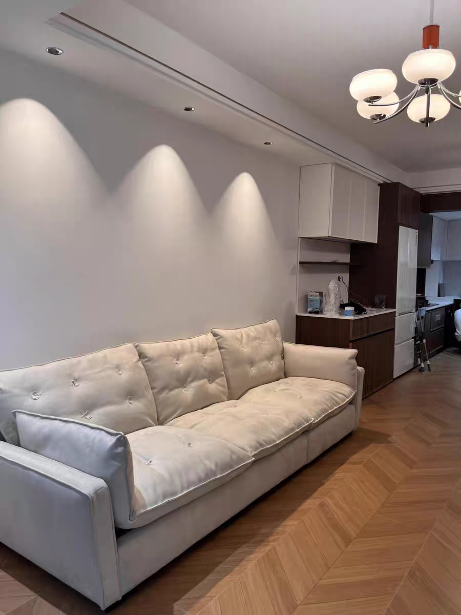 Modernes Sofa im italienischen Stil