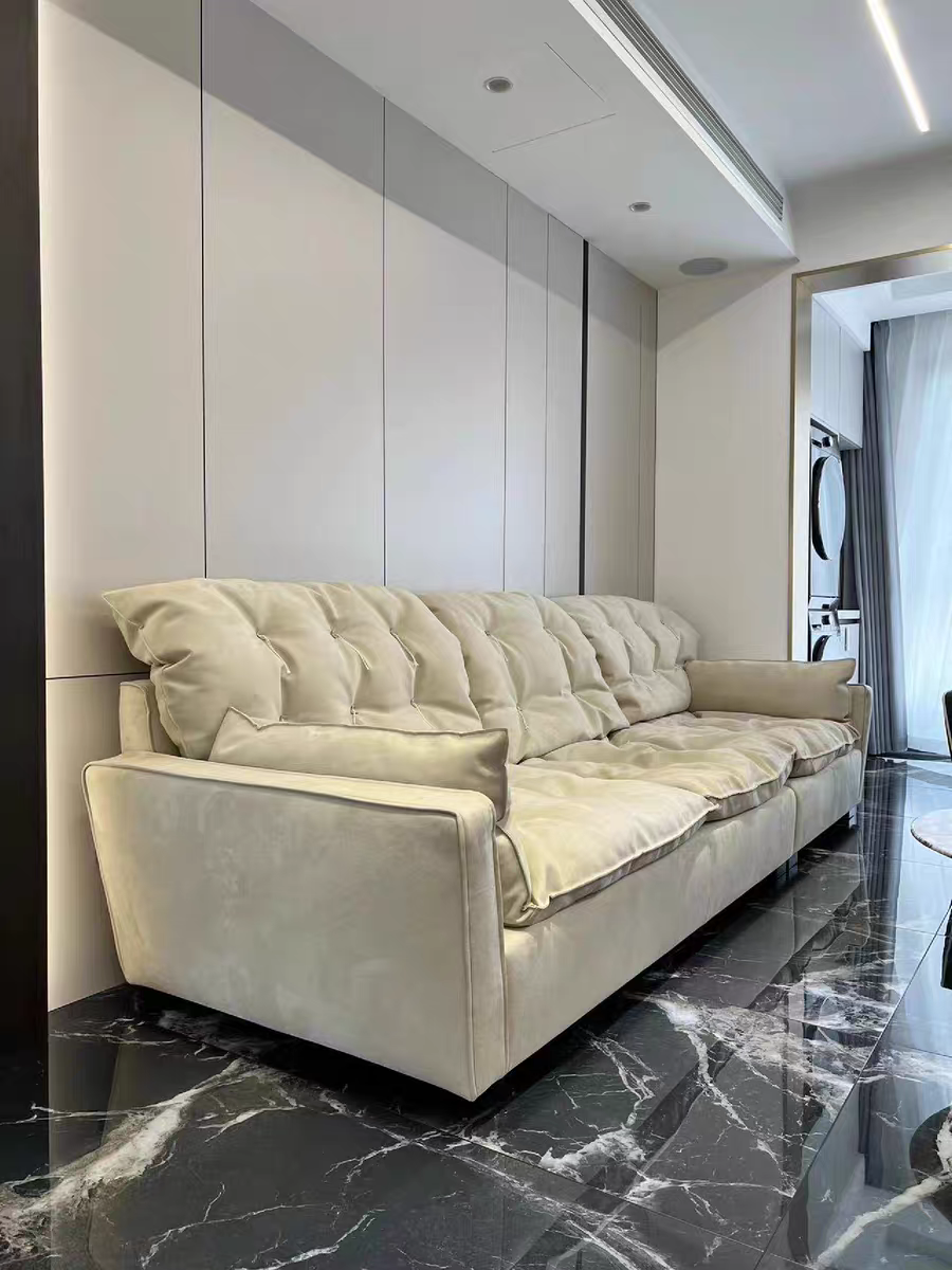 Modernes Sofa im italienischen Stil