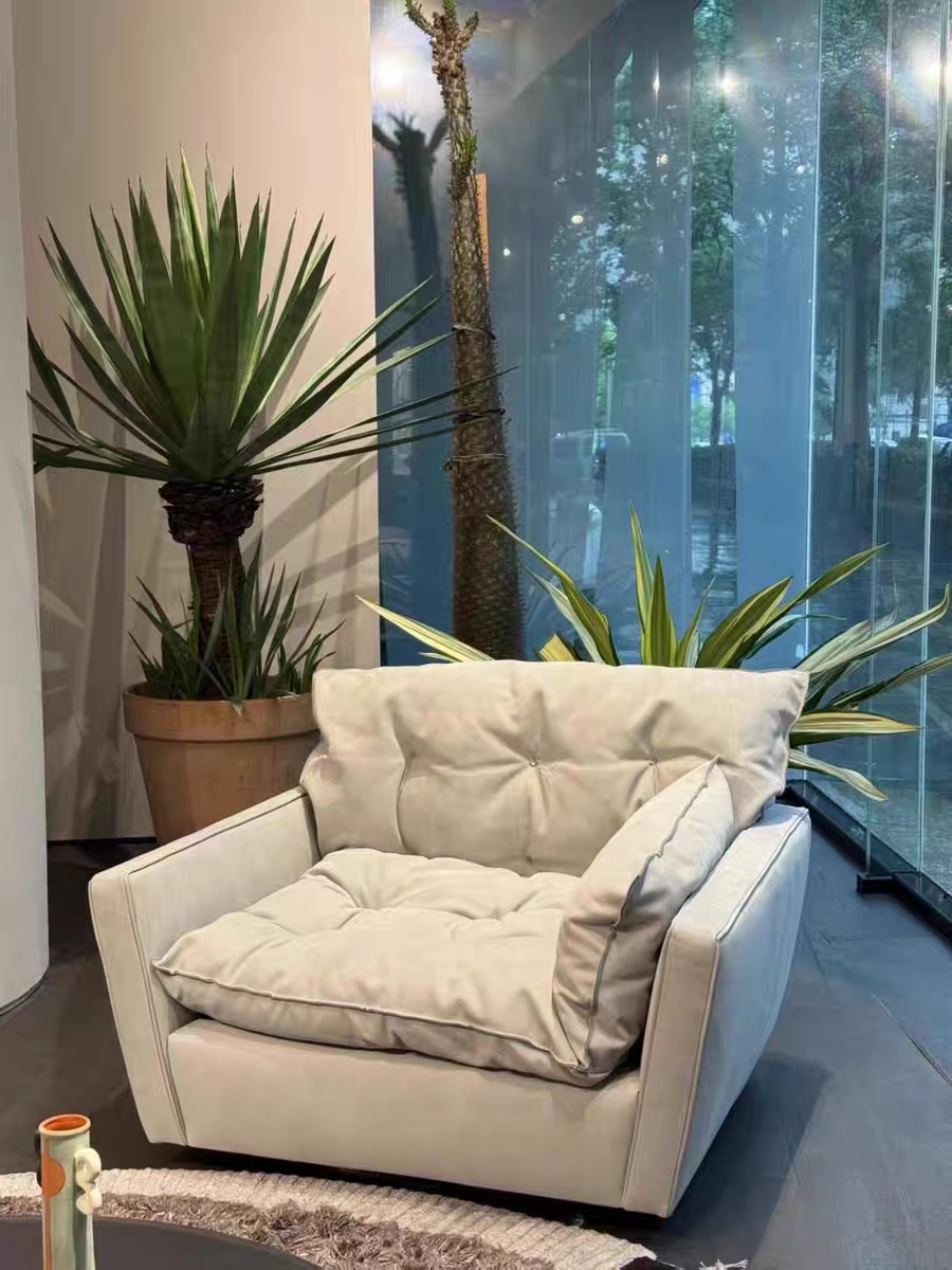 Modernes Sofa im italienischen Stil