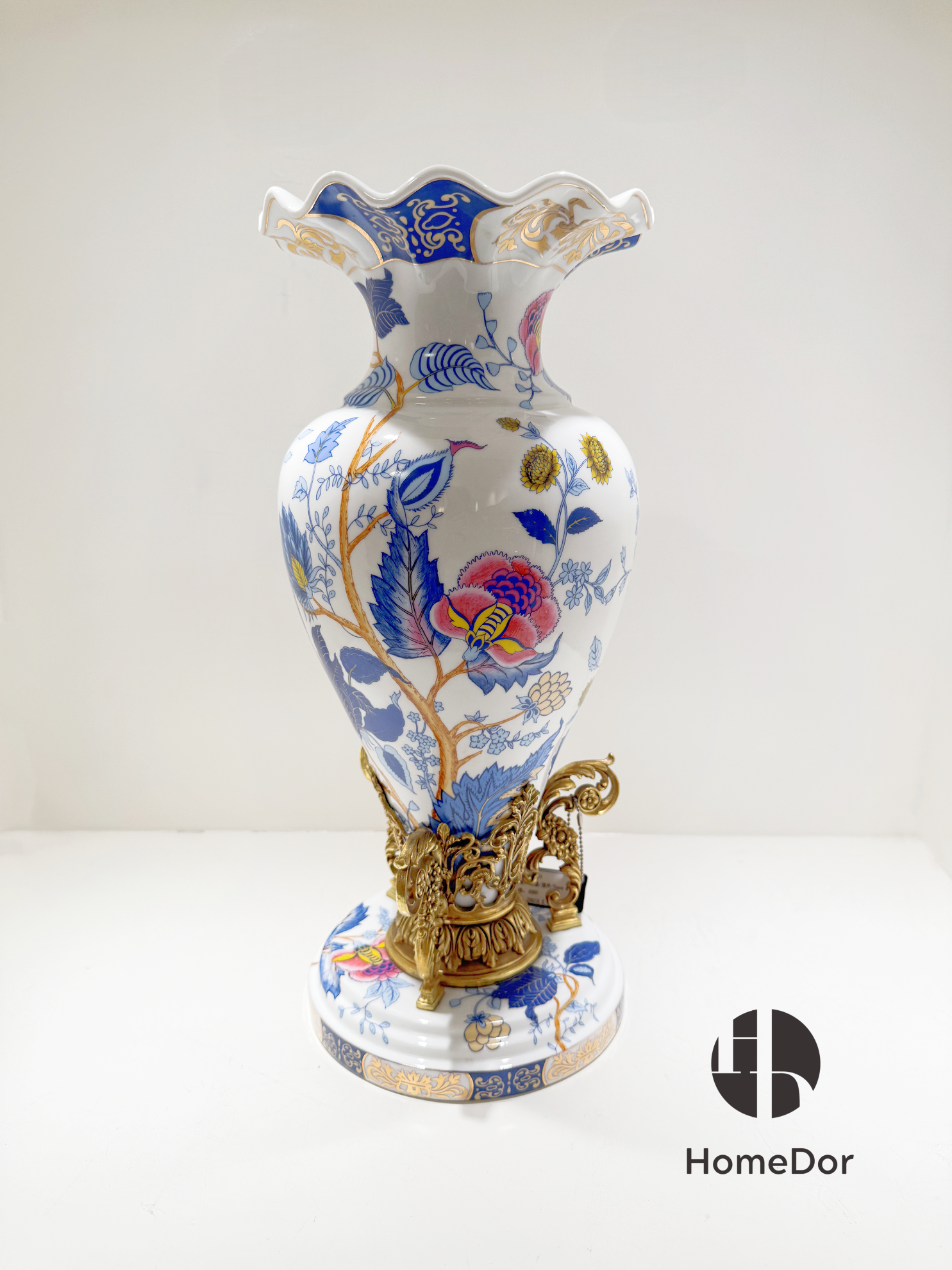 HomeDor-Artistic Porcelain & Lustrous Brass Elegance Table Decor Sets-The Whole Set-
