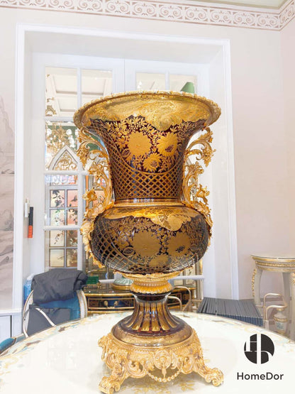Jarrón ornamental de latón y vidrio ámbar de estilo barroco HomeDor 