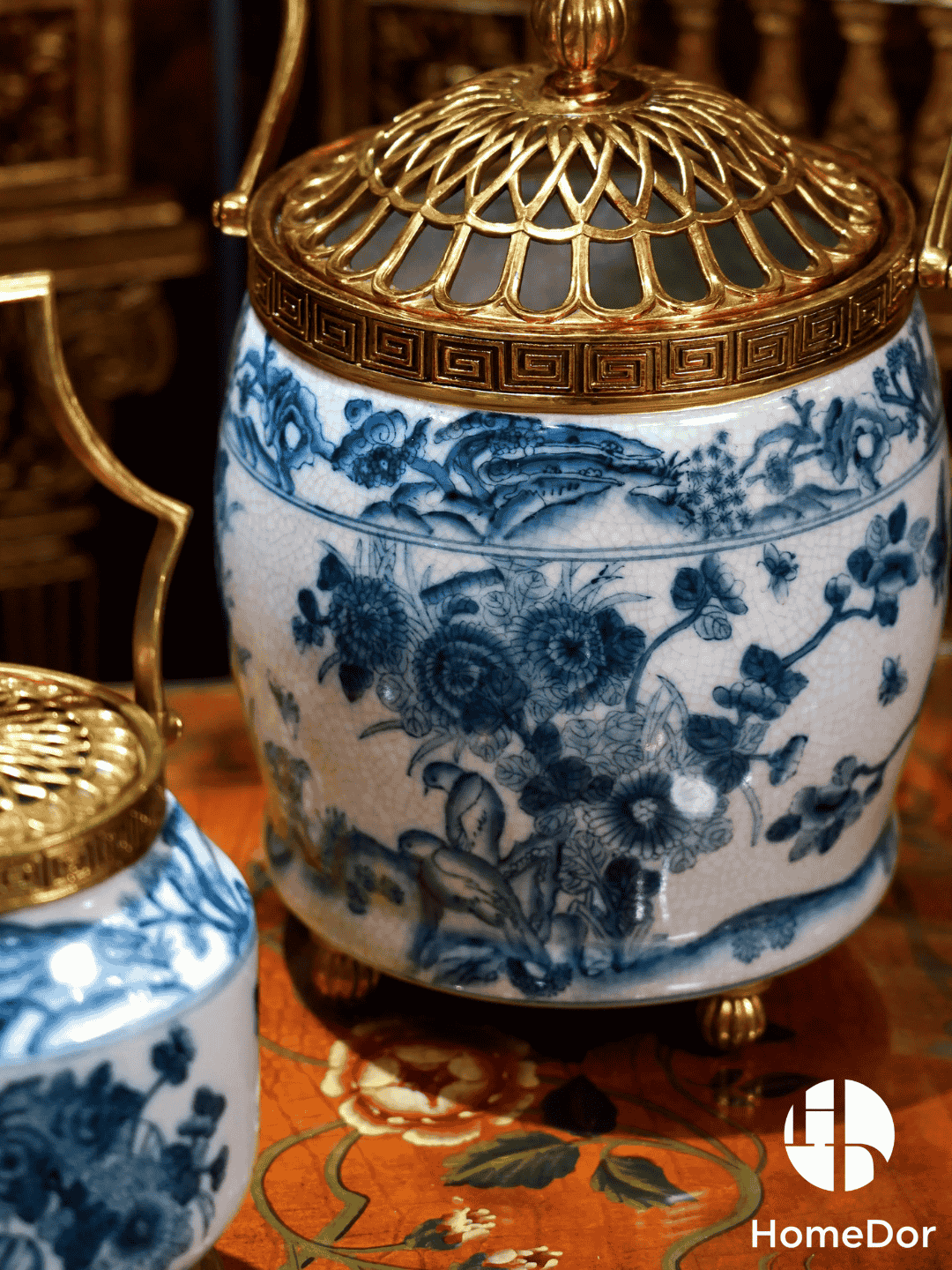 Blue and White Porcelain & Brass Trimmed Decorative Handle Pots/ Table Decor Set9