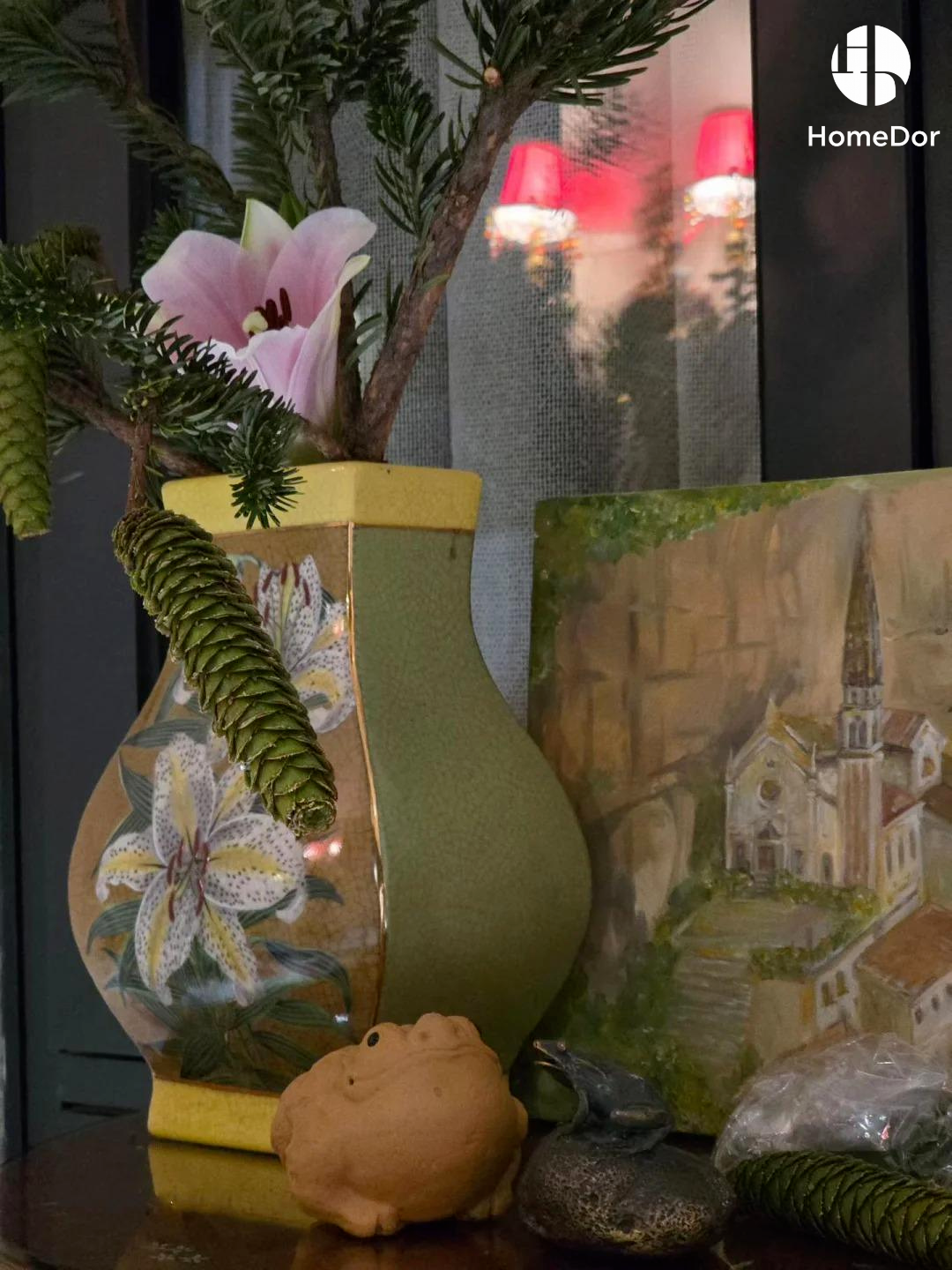 HomeDor × FH&amp;Home | Exquisito Jarrón de Porcelana con Urraca