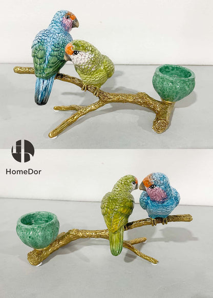 Candelabro con pájaros verdes y dorados en una rama HomeDor