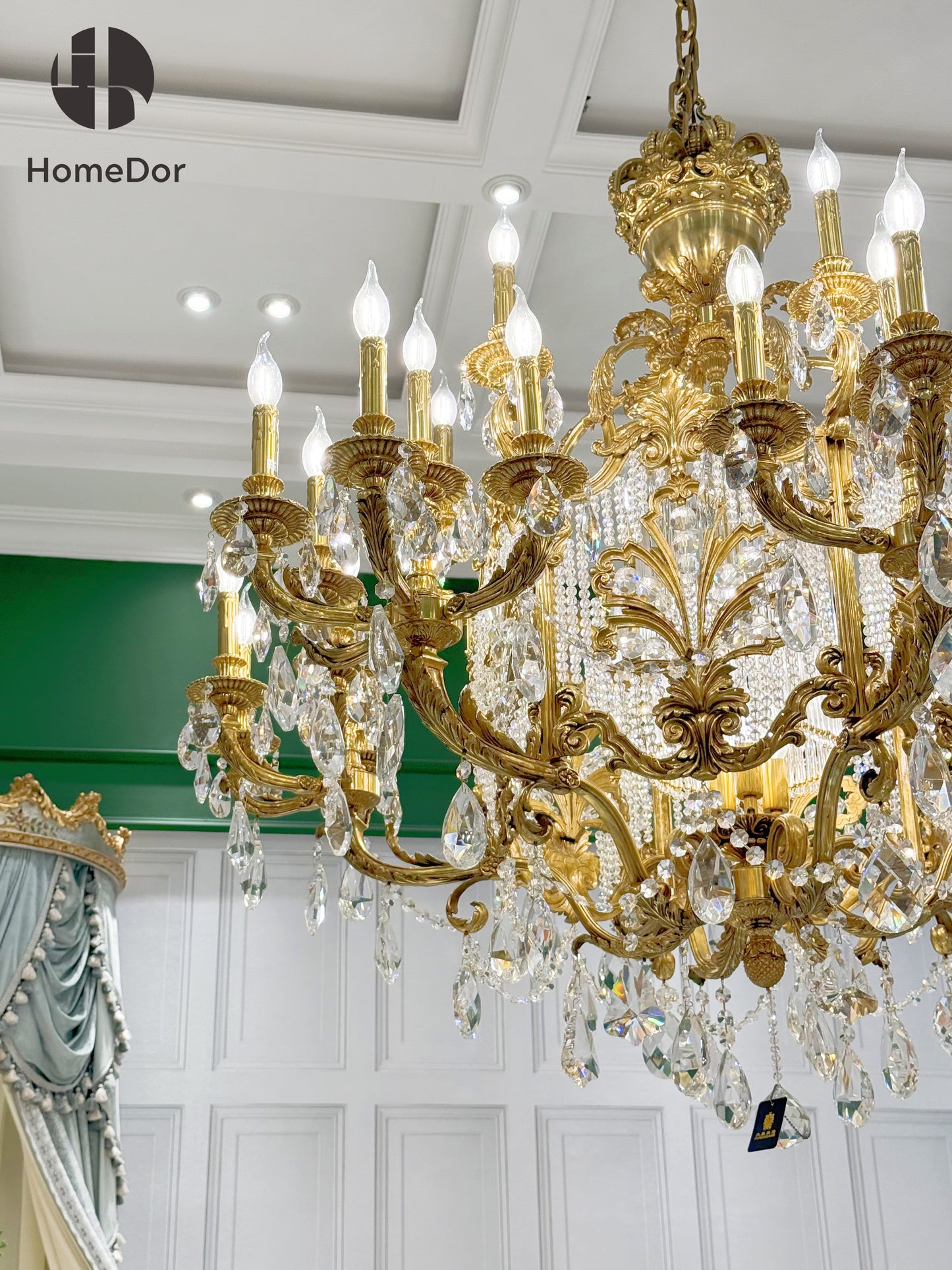 Luxury royal style crystal brass chandelier perfect for Luxury Living Spaces / High-End Hospitality / Villa Great Halls / Heritage-inspired Estates /  Commercial Spaces (e.g., galleries, corporate lobbies) 