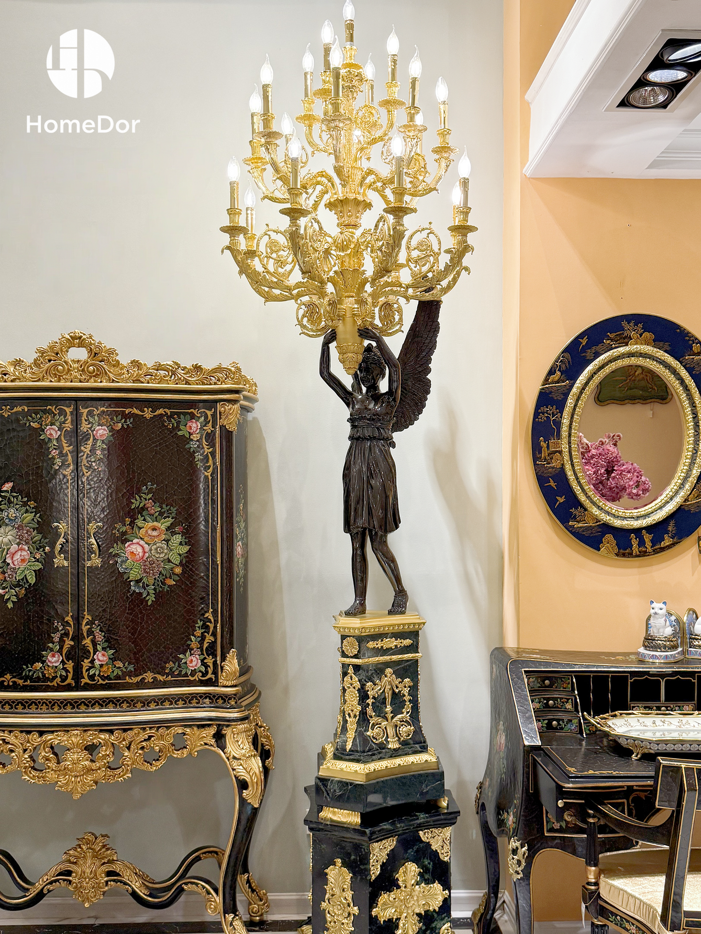 HomeDor × FH&amp;Home | مصباح أرضي من الرخام بتصميم الملاك الحارس مع كأس ذهبي