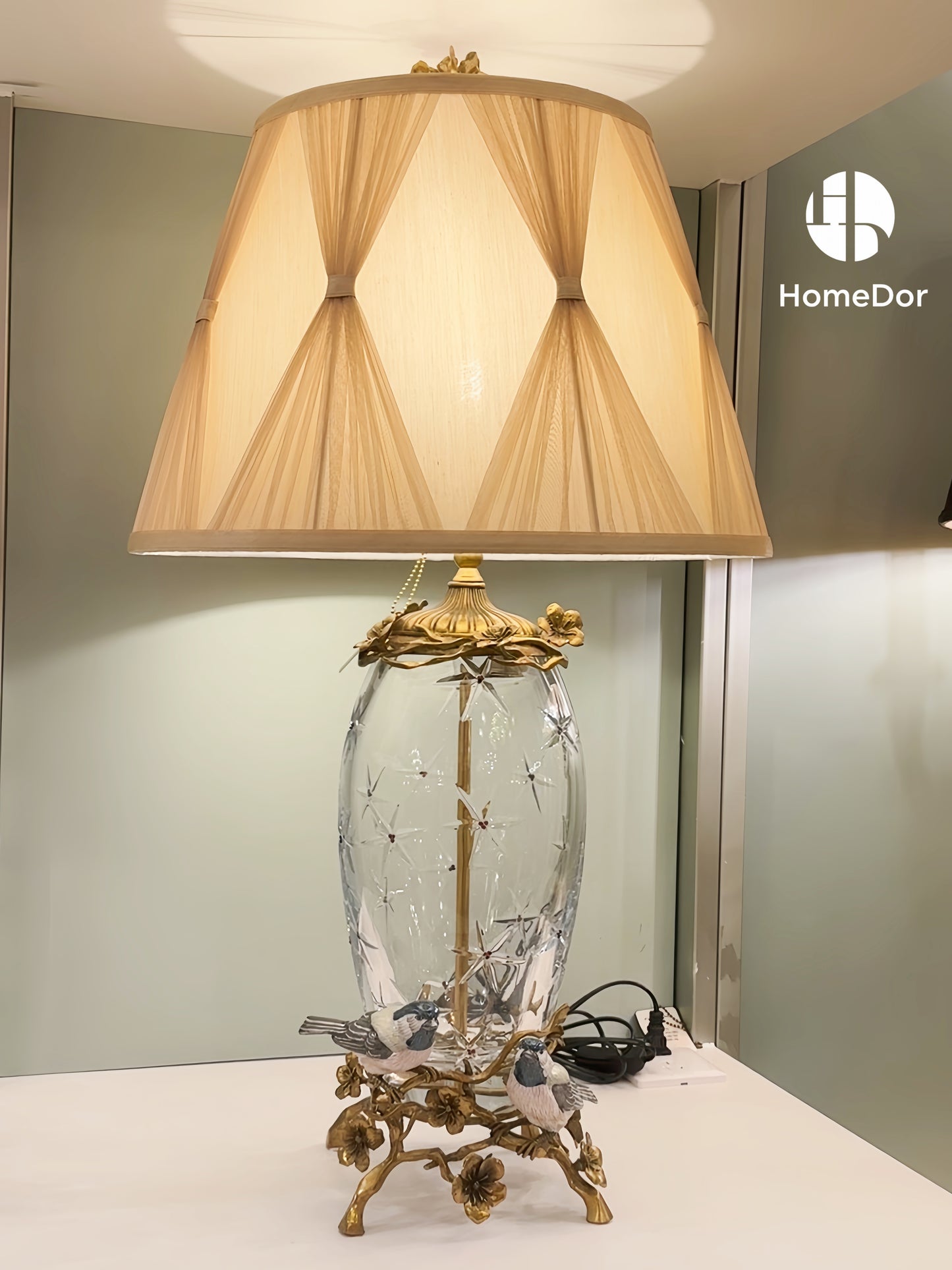 HomeDor × FH&amp;Home | Lámpara de mesa de cristal con pliegues de filigrana y diseño de pájaros