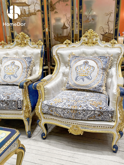 HomeDor × FH&amp;Home | أريكة من خشب الماهوجني المنحوت باللون الأزرق الملكي والذهبي مع وسائد مطرزة بتاج