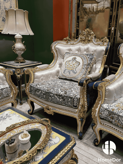 HomeDor × FH&amp;Home | أريكة من خشب الماهوجني المنحوت باللون الأزرق الملكي والذهبي مع وسائد مطرزة بتاج