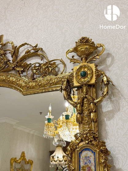 مرآة مدخل فاخرة من هوم دور بتصميم روكوكو مزينة بلمسات نحاسية