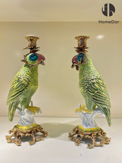Juego de candelabros decorativos HomeDor con diseño de loro verde vibrante tropical