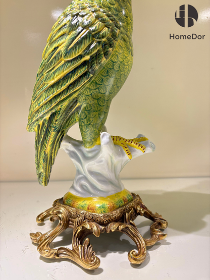 Juego de candelabros decorativos HomeDor con diseño de loro verde vibrante tropical