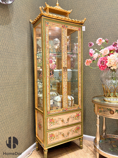 خزانة عرض هوم دور بتصميم صيني مزخرف بالزهور على شكل معبد. 