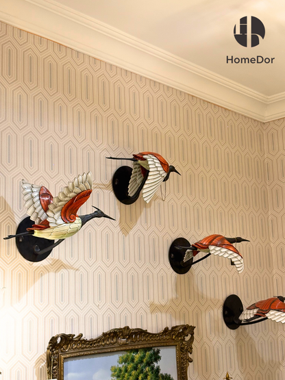 Escultura de pared con elegante grúa voladora HomeDor