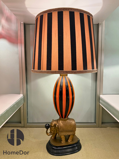 HomeDor × FH&amp;Home | Lámpara de mesa vintage a rayas naranja y negra de Regis Dho