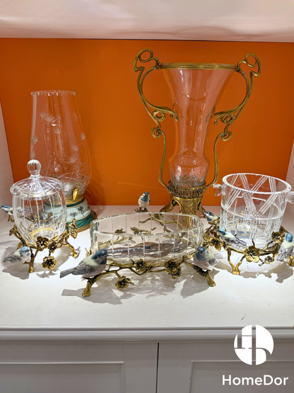 Elegante jarrón de cristal con asas de latón de la colección HomeDor Prague 