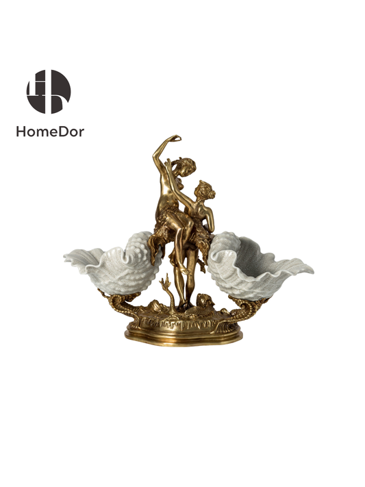 Elegant ceramics decorative bowl in exquisite shells, shaped and decorated with brass figures.