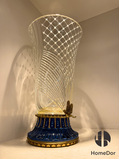 Jarrón de cristal con corte geométrico azul de la colección HomeDor Prague