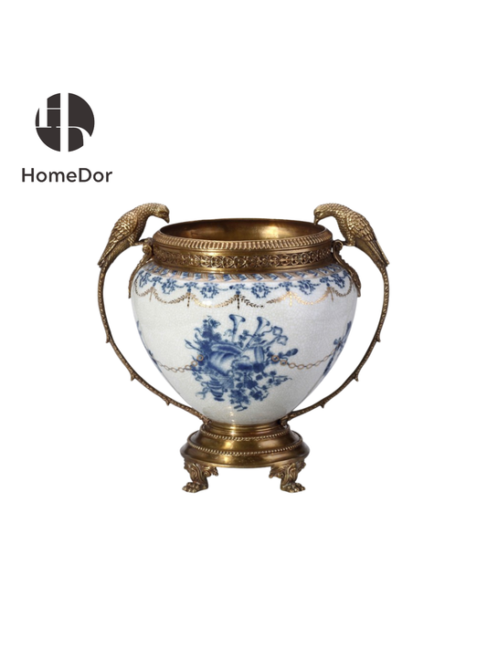 Jarrón de porcelana azul y blanca HomeDor con asas de latón en forma de pájaro 
