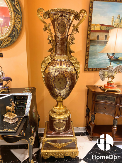 Jarrón ornamental de latón y vidrio ámbar de estilo barroco HomeDor 