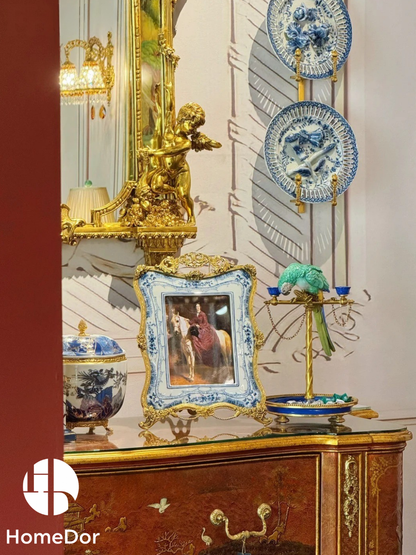 مجموعة إطارات صور من الخزف الصيني الأزرق والأبيض من هوم دور، مطلية بالذهب