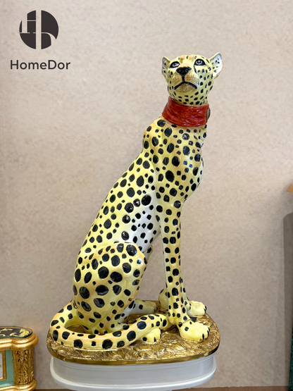 Escultura clásica de guepardo corintio de estilo europeo HomeDor con pedestal dorado