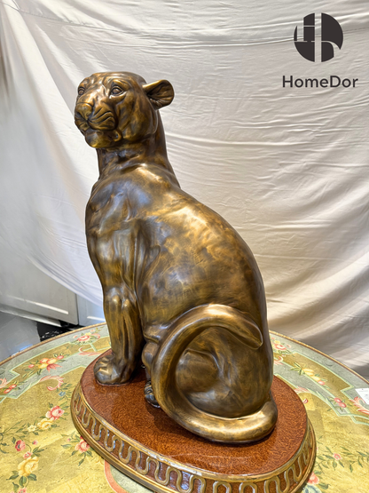 Escultura de leopardo vintage de lujo HomeDor con pedestal ovalado en relieve 