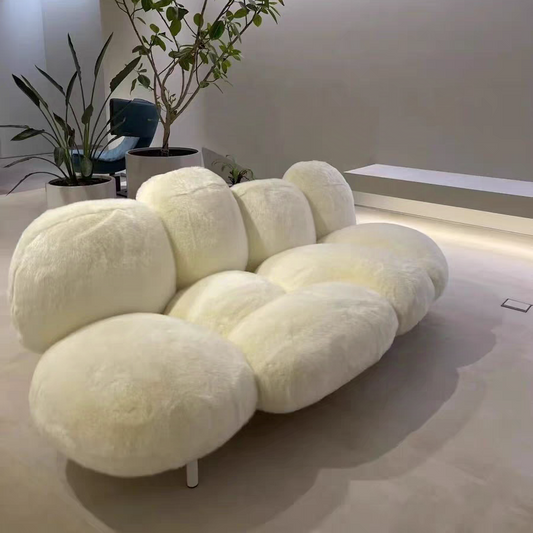 Flauschiges rosa Sofa