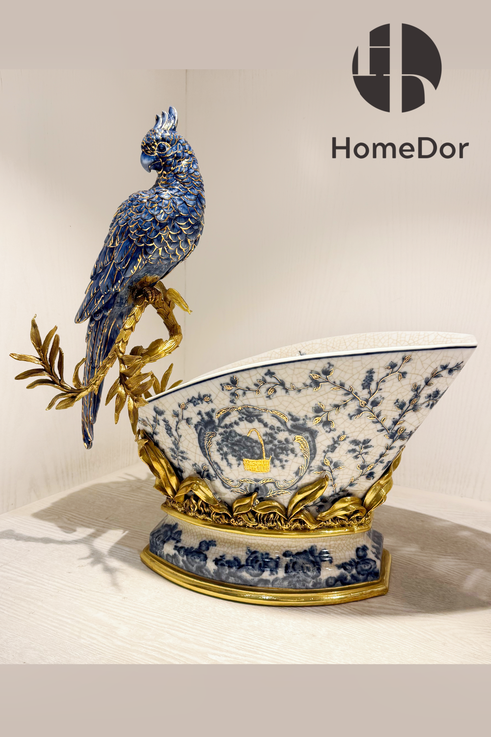 Opulent Classical Nature-inspired Blue-and-White Table Decor Set with Parrot Element