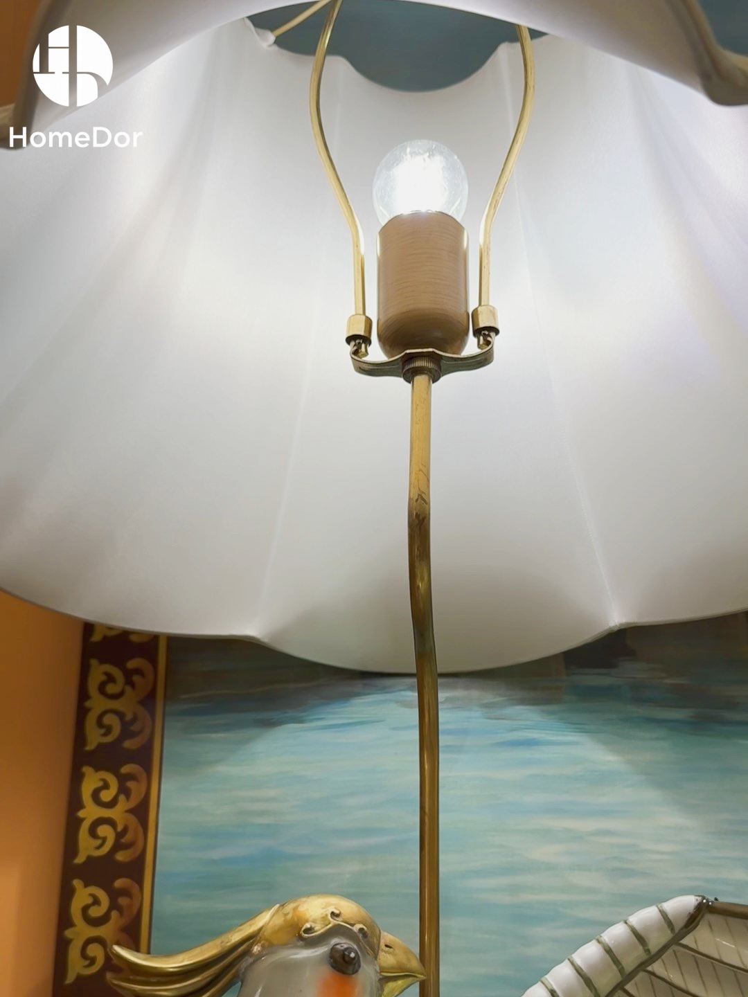 HomeDor × FH&Home | White Cockatoo Sculpture Table Lamp