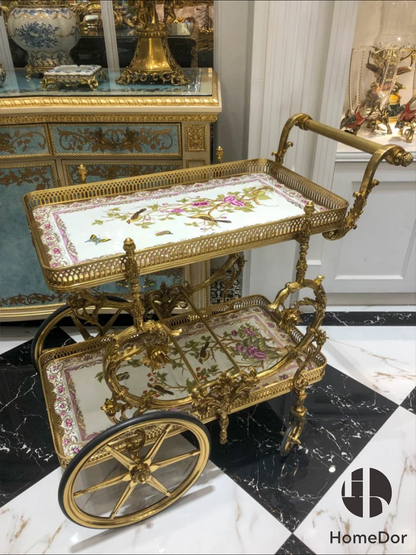 HomeDor × FH&amp;Home | Carrito de servicio de latón ornamentado con paneles de cerámica con motivos florales