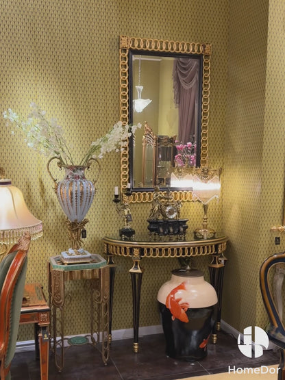 HomeDor × FH&amp;Home | Jarrón rojo real con dos asas y base de querubines de latón esculpido