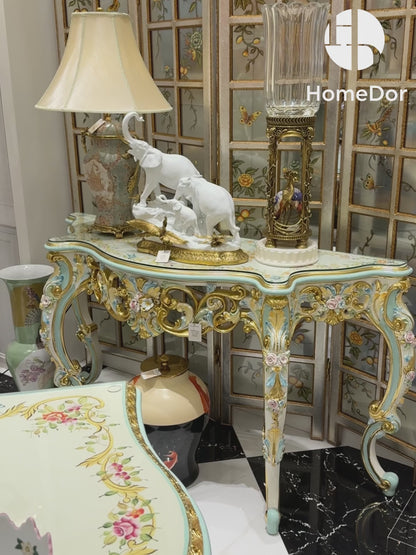 طاولة كونسول كلاسيكية من هوم دور بتصميم روكوكو أنيق، بلون عاجي مزين بنقوش زهرية مرسومة يدويًا.