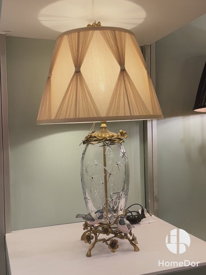 HomeDor × FH&amp;Home | Lámpara de mesa de cristal con pliegues de filigrana y diseño de pájaros