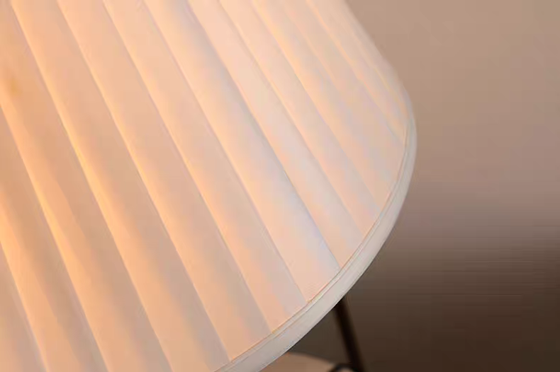HomeDor Premium Laurel Vintage Luxury Lampshade Table Lamp in Black/White